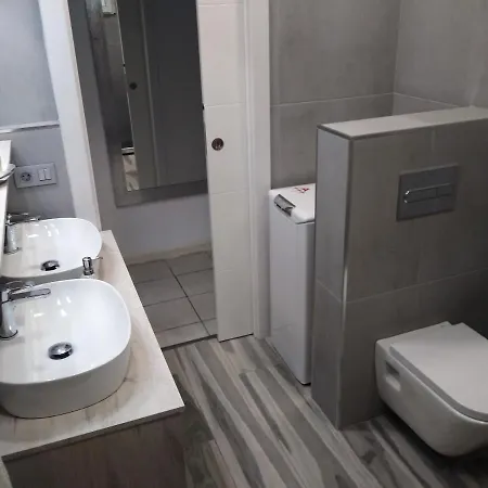 Sur Heated Pool Apartment